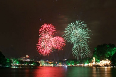 Chi nửa triệu đồng đặt chỗ xem pháo hoa đêm Giao thừa